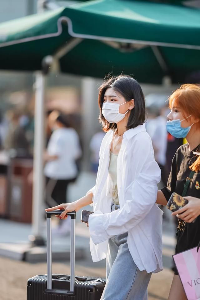  搭配|又是一年毕业季，所有的前程似锦就化作记忆中的白衬衣与白T恤