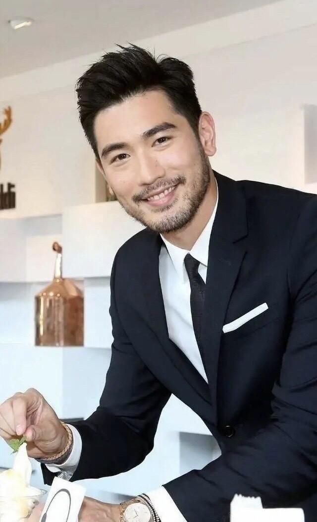  吸毒|杨颖手指骨折，杨洋吸毒气留后遗症，看似轻松的综艺也有风险