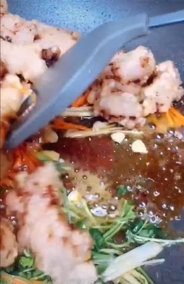  好吃|怎么吃都好吃，大人小孩都爱吃，东北馆子必点一道菜——锅包肉