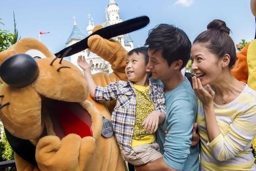 同学|女孩因一直戴“头套”上学,受尽同学嘲笑,摘下头套后众人沉默了