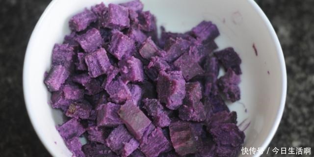 照样|披萨没有烤箱也能做,用它做更省时间,照样美味可口!