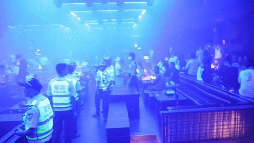  武鸣|武鸣警方联合禁毒支队开展娱乐场所清查行动