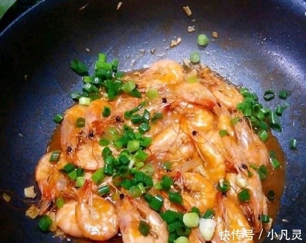 大虾|大虾不要再水煮了!这样做好吃10倍,孩子忍不住多吃半碗饭!