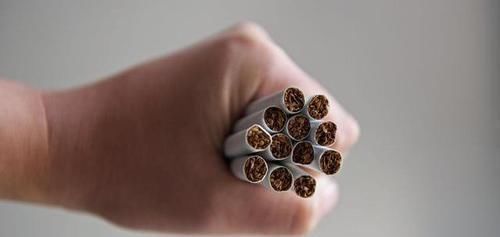 够帮助你|尼古丁的“劲敌”被发现,白开水里加上它,清除肺毒,肺病绕远路