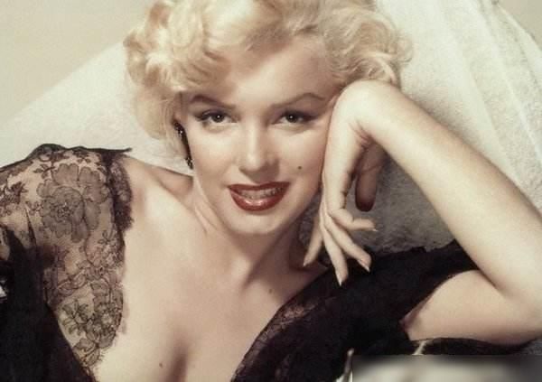  为美国|斯嘉丽、安吉丽娜朱莉没资格成美国甜心，詹妮弗安妮斯顿却可以？