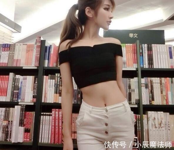 优雅|小姐姐爱穿紧身牛仔裤,玲珑曲线非常惹眼,衬托出优雅的气质!