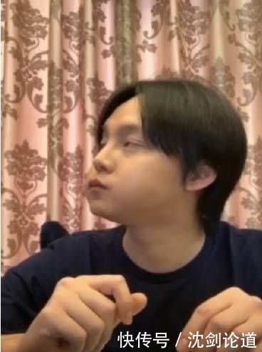 易烊千玺|尹正吃春饼登上热搜,吃一口却咀嚼121次,太适合做吃播!