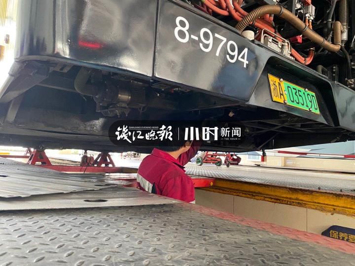  想不到|维保一辆公交车要做的事多到你想不到！热到发烫的车间里，走近杭州公交守护者