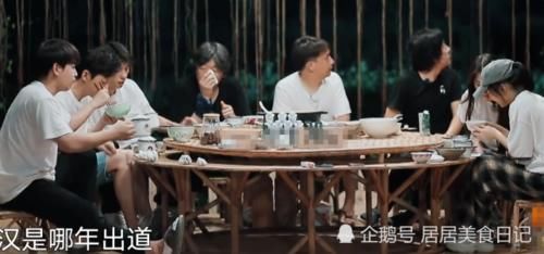  滤镜|《向往4》老狼做烤茄子！看清无滤镜下图片，难怪节目组要剪掉！