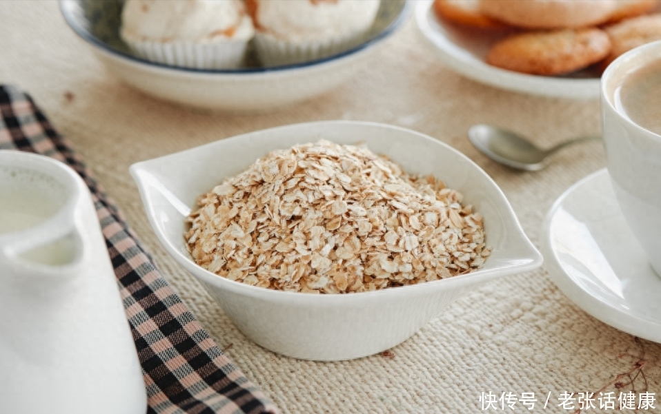 吃燕麦的利弊禁忌一定要看(燕麦被誉为“谷物之王”，但并不是所有人都能吃，4个禁忌望牢记)