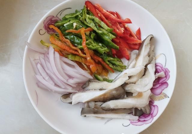 白露|今天白露,这道粉做给家人吃,配上时令菜炒一炒,爽滑筋道很下饭