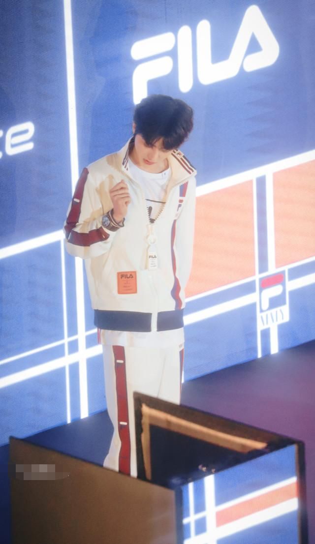  习生|蔡徐坤品牌活动饭拍，运动风学长坤上线！你的“夏日情人”来袭