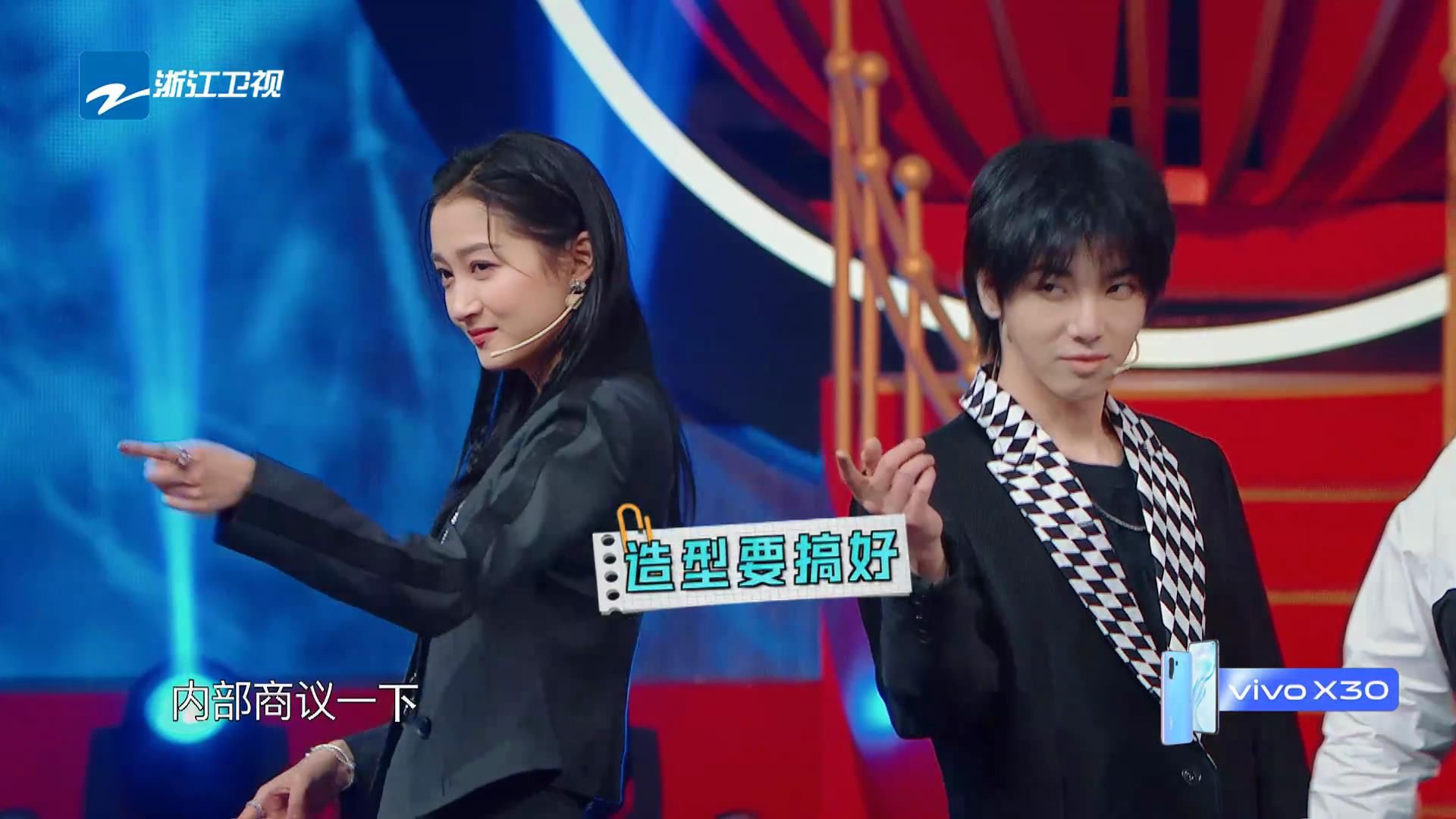  距离|华晨宇和每个女明星都保持距离，唯独对她很主动，网友：意料之外