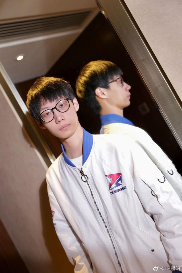  FMVP|暖阳发文FMVP皮肤选镜，自行调侃成了Fly的姐