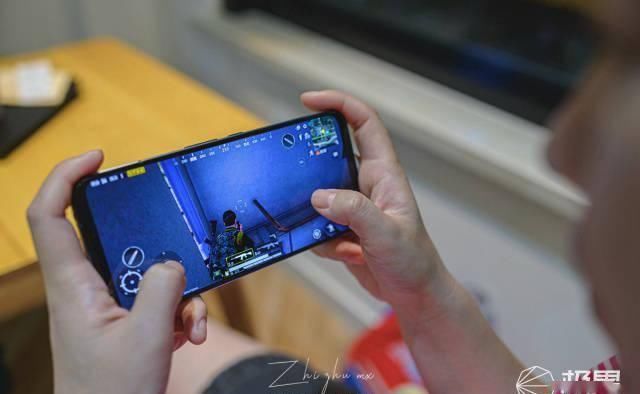 游戏|144Hz “滑”到手软,银翼风暴堪比“空调”,这款手机简直就是为游戏而生。