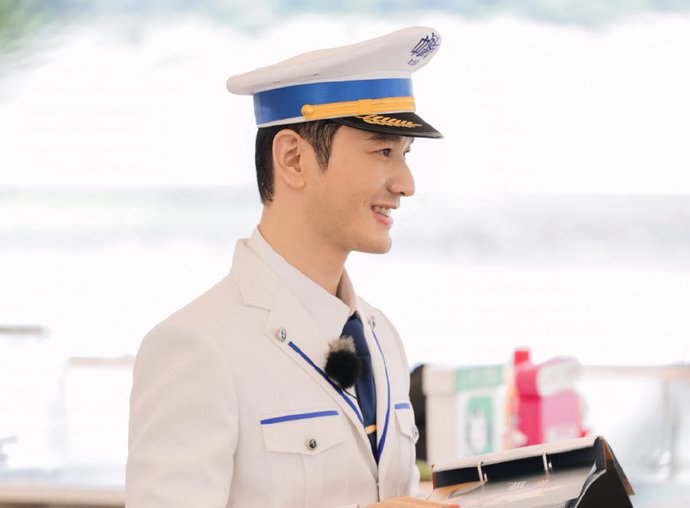  脱妆|《中餐厅》黄晓明来回10趟搬行李，累到脸肿脱妆，节目组过分了