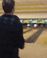 丢人|搞笑GIF趣图:我都想直接下去不表演了,太丢人了