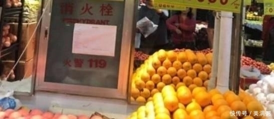 老板|老板强迫症,硬把水果摆成这样,服务员叫苦,顾客却夸舒服