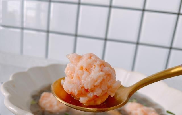  鲜味|鲜味十足的紫菜虾滑汤，适合各种人群，补钙有营养，好吃还不长胖