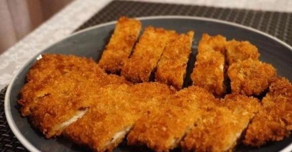 汁水|特色经典黄金炸猪排,外酥里嫩汁水紧锁,蘸上辣酱油,直咽口水