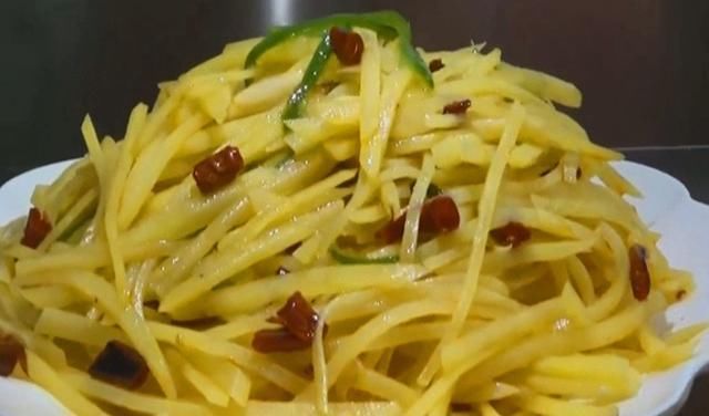 豆丝放入|西北人爱吃的家常菜，8毛1斤吃到撑，做法简单，清脆爽口又入味