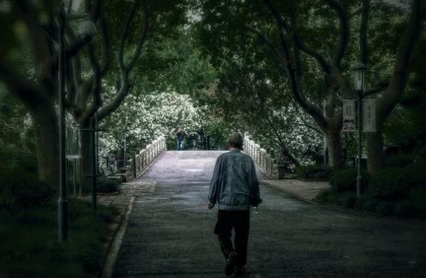 信式|“爸，给我钱”“好，转账给你”，曾经的亲情遗失在微信式转账里