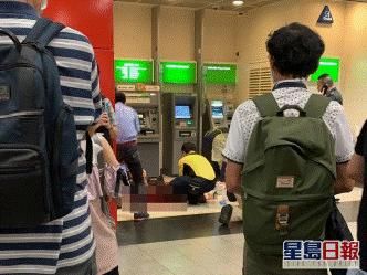 刀割|香港发生伤人血案！一名押运员被人用刀割喉，涉案男子当场被捕