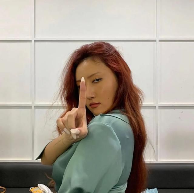 换装|唱出换装神曲《Maria》的华莎，穿衣到底有多百变？