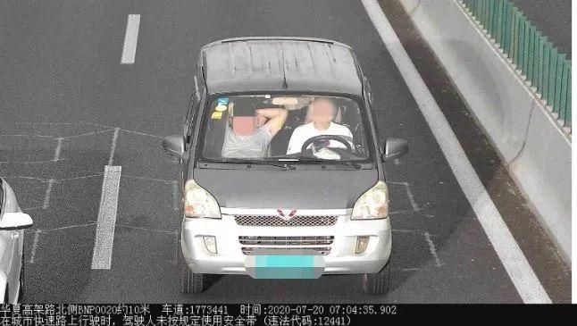 定使用安全带|【监管】沪交警公布6起开车打电话、不系安全带等违法典型案例