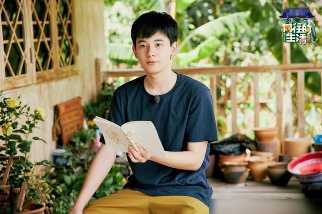 向往的生活|《向往4》的录制到底有多累看清胡先煦脖子上的肤色对比就明白