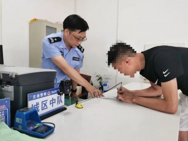 入位|注意！这样停车入位也会被贴罚单！| 一线微观