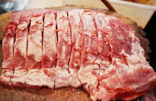  排骨就|看到这3种排骨，再便宜也别买，里面猫腻多，就连肉铺老板都不吃