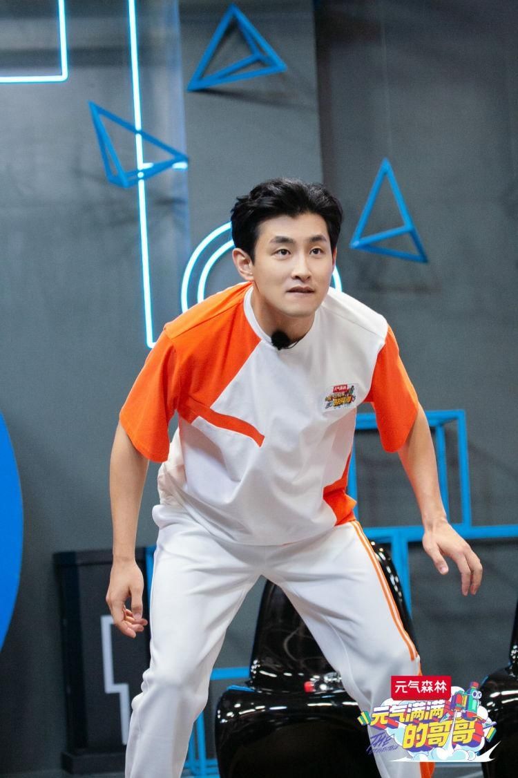  身份|《元气满满的哥哥》玩大了 胡军杨洋互换身份遭昔日队友无情吐槽