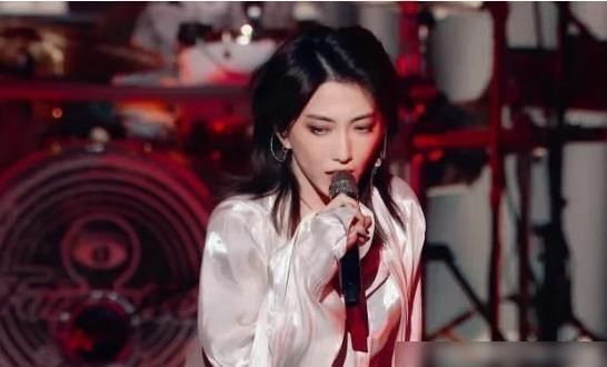  乐队的夏天|她曾因“失误”错失冠军，为了音乐放弃翻红机会，拒绝《浪姐》