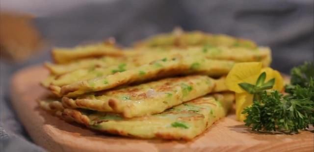 老少皆宜|早餐饼西葫芦鸡蛋饼,味道鲜美,老少皆宜,做法简单又省事、快捷