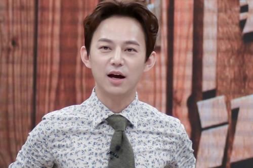  上台|别把伤害当成幽默！刚上台就diss何炅个子低，何炅：你不退赛啊？