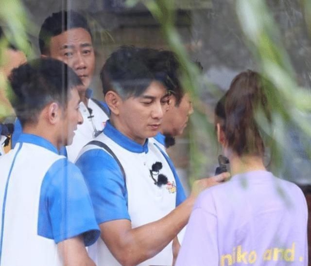  胡军|《元气哥哥》路透，胡军和吴奇隆罕见同框，还是自然老去看着舒服