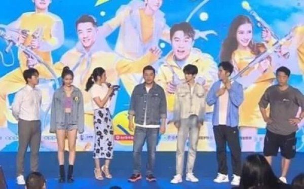  杨颖|跑男发布会现场没空调，嘉宾暴汗衣服湿透，杨颖的颜值真实了