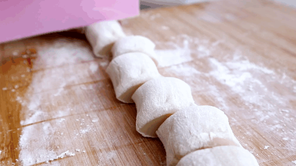  简单|广式甜点“芒果糯米糍”，比雪媚娘制作简单，奶香浓郁，软糯拉丝