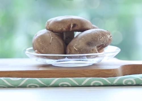 美食|居家自制鲜香美味的香菇粉,煮粥拌面的理想辅食,家中孩子特喜欢