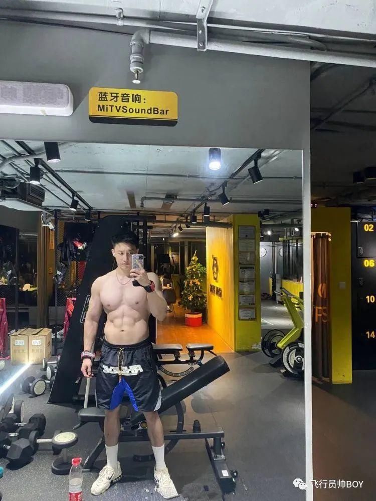  运动|33个肌肉帅哥争做“1”，你确定这不是专做给gay看的节目吗？