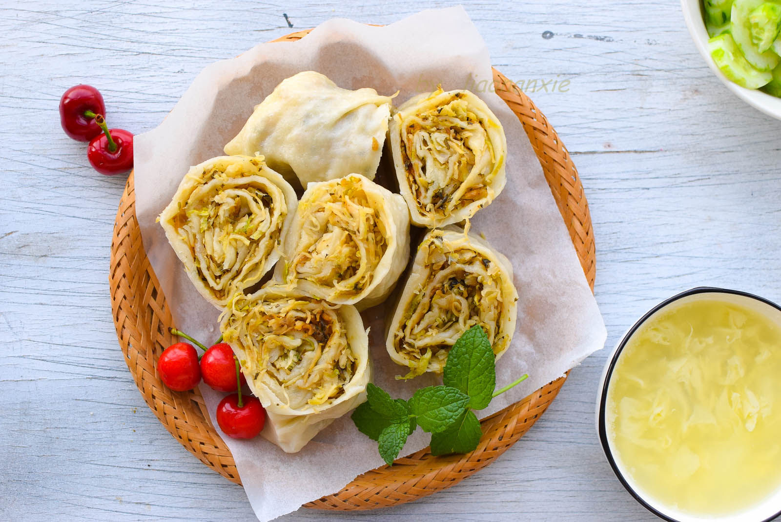 菜蟒|不发面不捏褶子,简单一卷上笼蒸熟,比包子简单,早餐吃很美