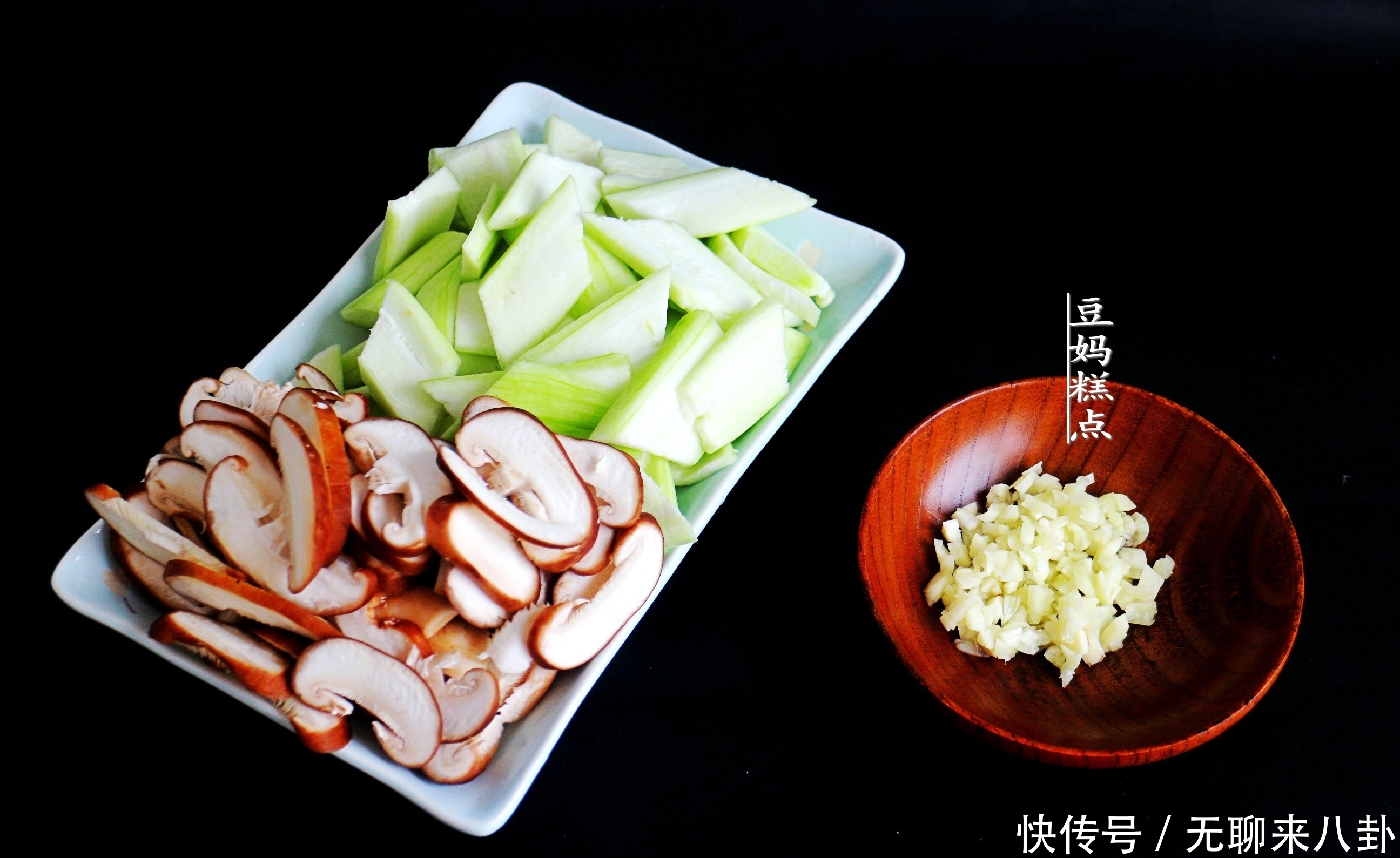 丝瓜炒香菇|怕长胖,这2样蔬菜一起炒,低热量高营养,汤鲜味美