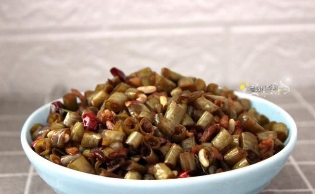  下饭|三伏天没胃口，豆角这样多1步，酸辣开胃特下饭，米饭都多吃2碗