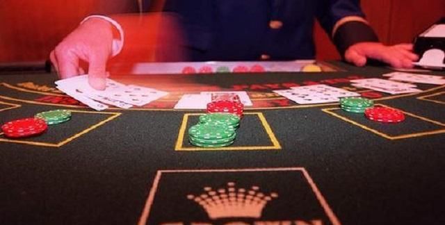  原因|何鸿燊送他终身免费吃喝VIP卡，他丝毫不感谢，原因：赌场输光3亿多