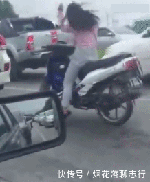  幽怨|妹子，你看到了什么，眼神这么幽怨，你也觉得旁边的小哥哥很娘嘛