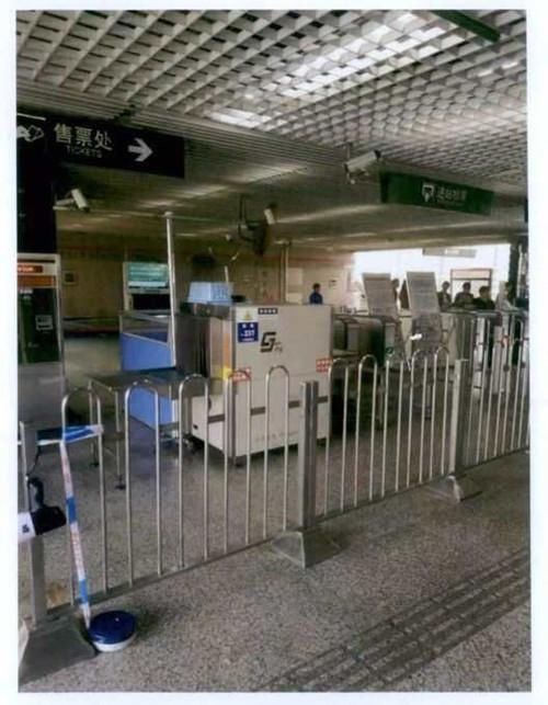  刺伤|只因生活不顺，情绪失控的他挥刀刺伤地铁安检员