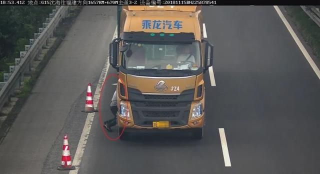  高速|男子现身高速路上，浑身是血，还失忆了