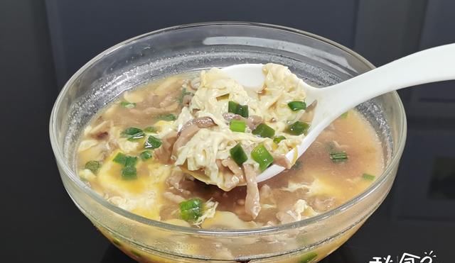 筋道|“手擀面”怎么做才能爽滑、筋道、有嚼劲?方法、配料,都在这里