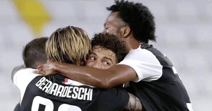 连冠|C罗独造2球+失点！尤文2-0提前2轮夺冠，豪取9连冠刷爆纪录